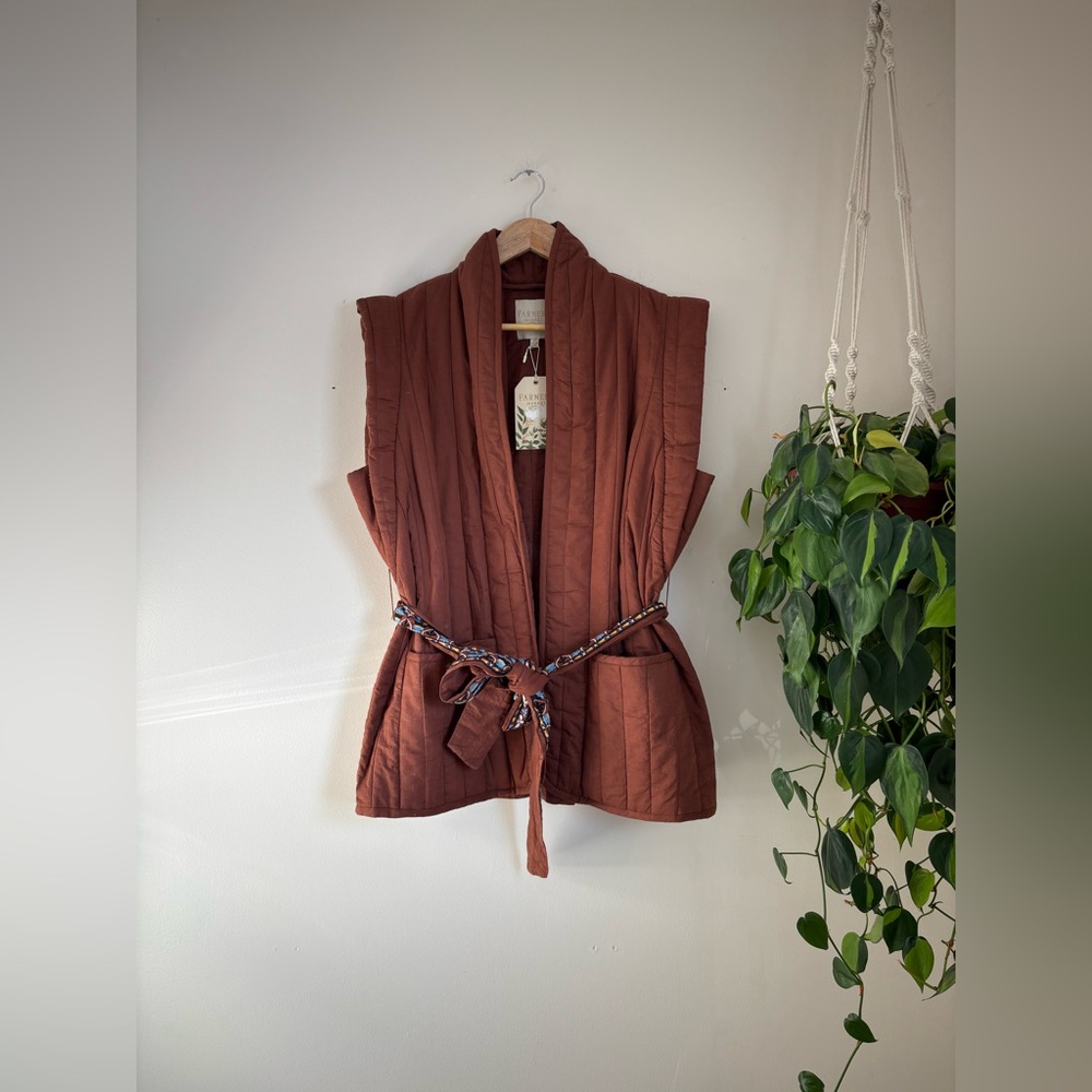 Farmers Market Quilted Vest in Mocha - Picture 4 of 8